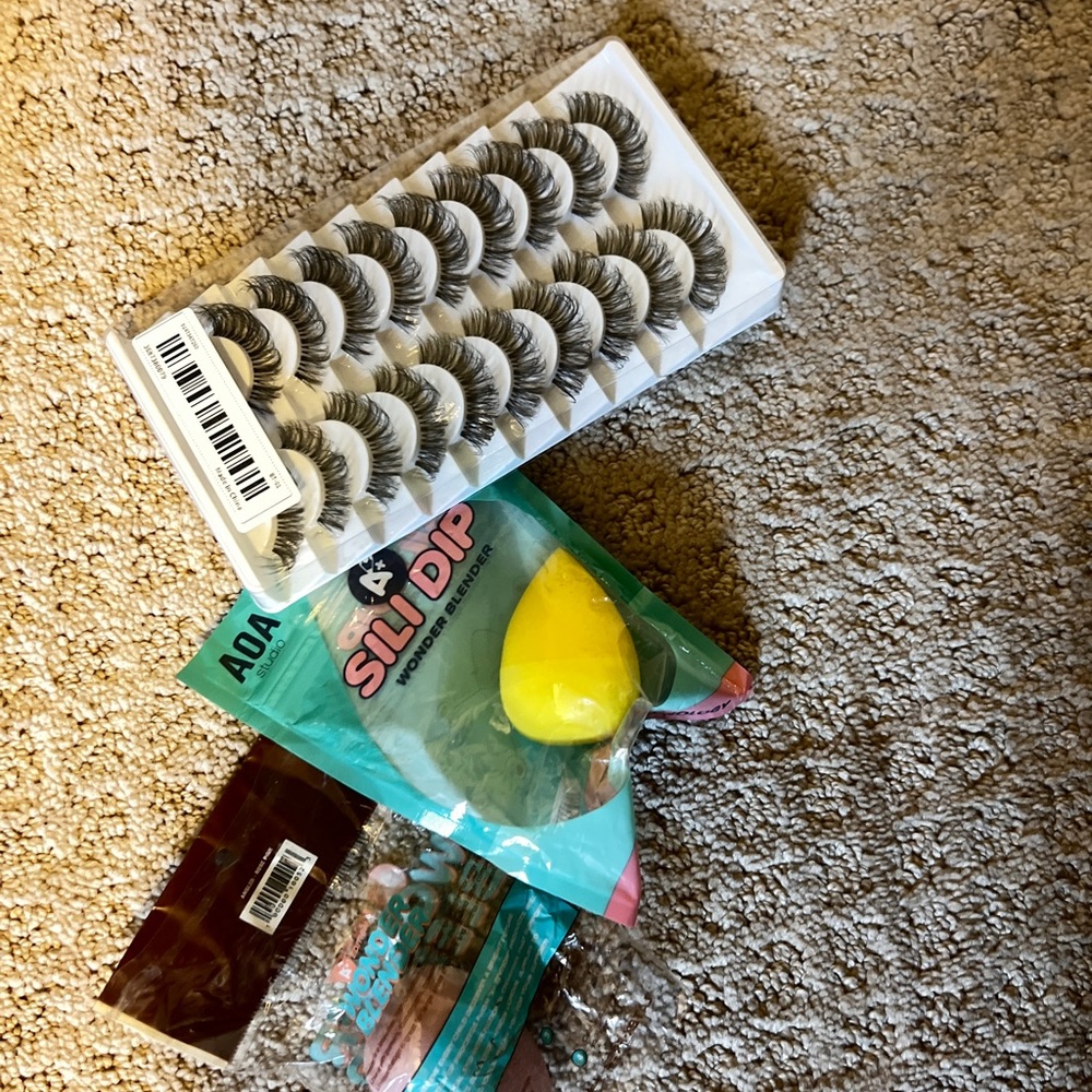 Lash set and beauty blender
